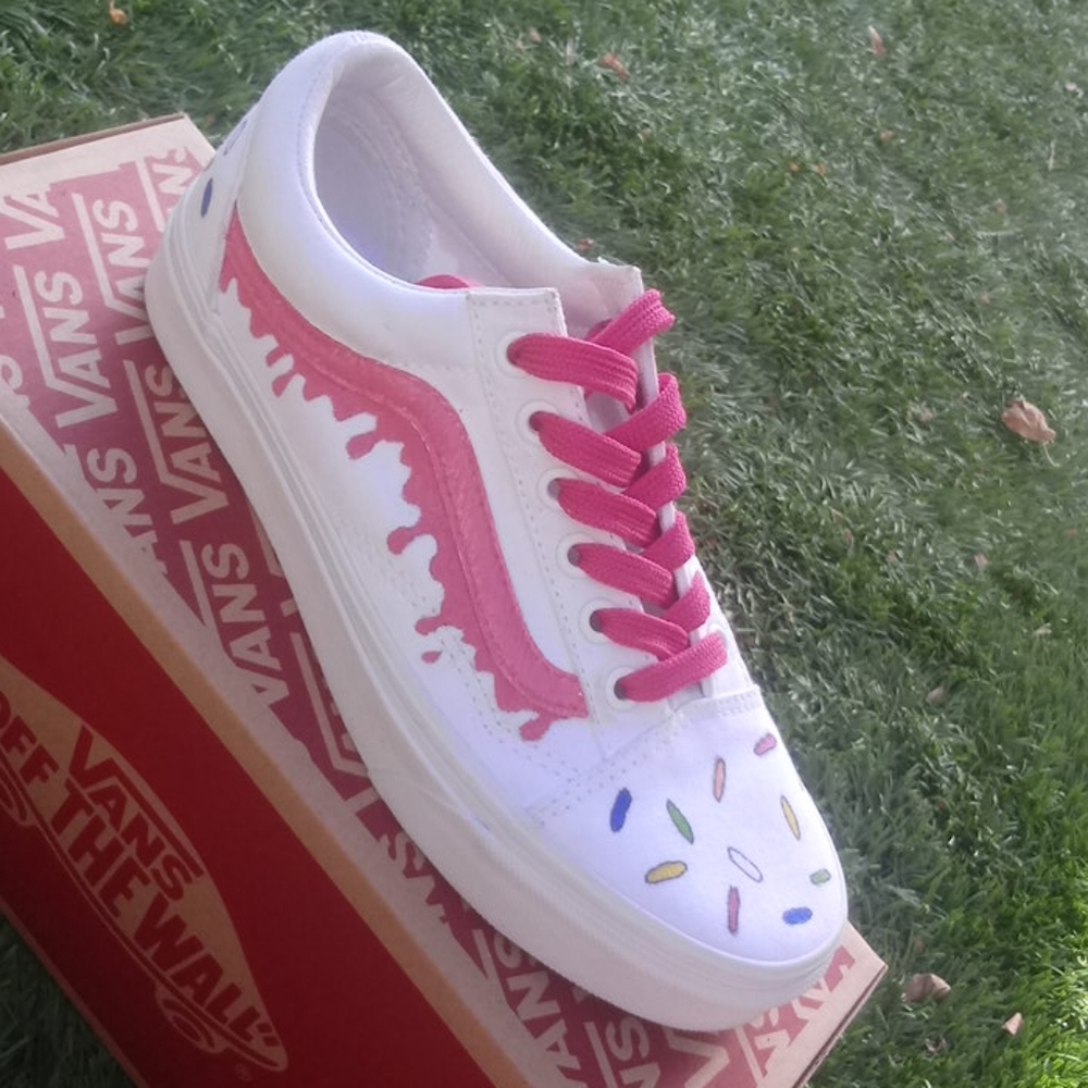 CUSTOM DONUT VANS